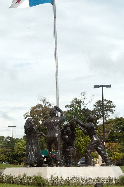 20101202_110037 D3.jpg - Panama City: 'Pilares de la Patria' - monument to the 'pillars of the Fatherland' - sculptor Ricaurte Martnez - Calzada de Amador - Amador Causeway